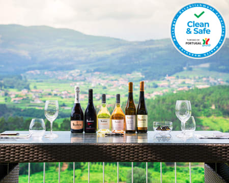 Visita à Adega + Prova Fusion c/ 6 Vinhos para Dois | Quinta de Soalheiro Visita à Adega + Prova Fusion c/ 6 Vinhos para Dois | Quinta de Soalheiro
