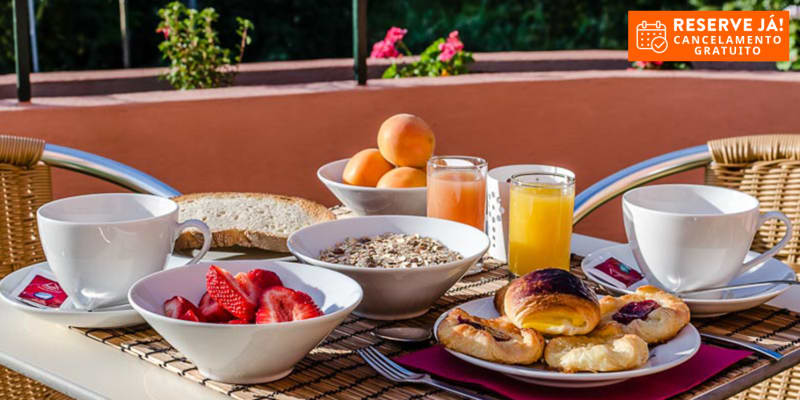 Sarrazola House - Sintra | Estadia Romântica com Opção Entradas na Quinta da Regaleira e no Palácio da Pena