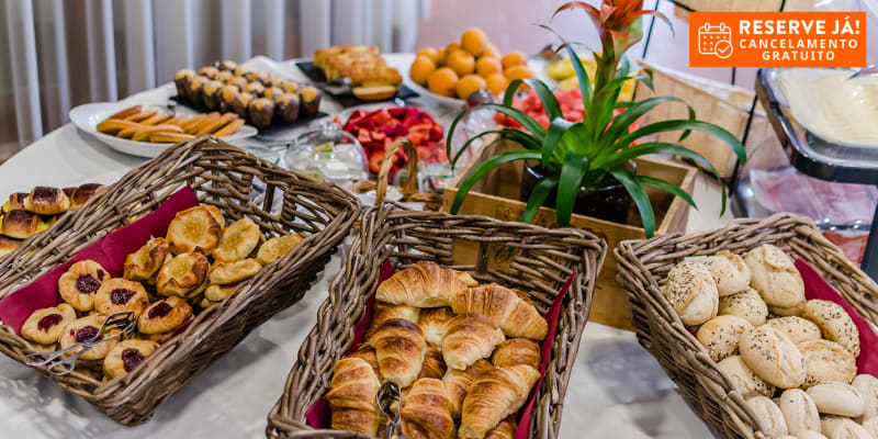 Sarrazola House - Sintra | Estadia Romântica com Opção Entradas na Quinta da Regaleira e no Palácio da Pena