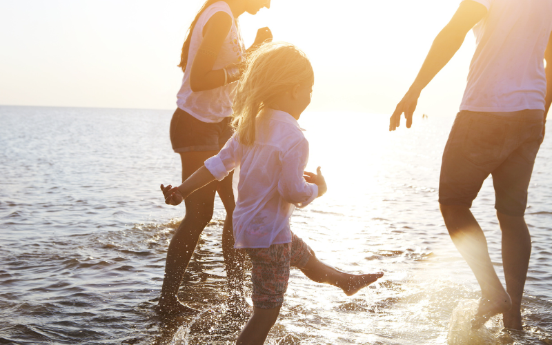 família feliz verão