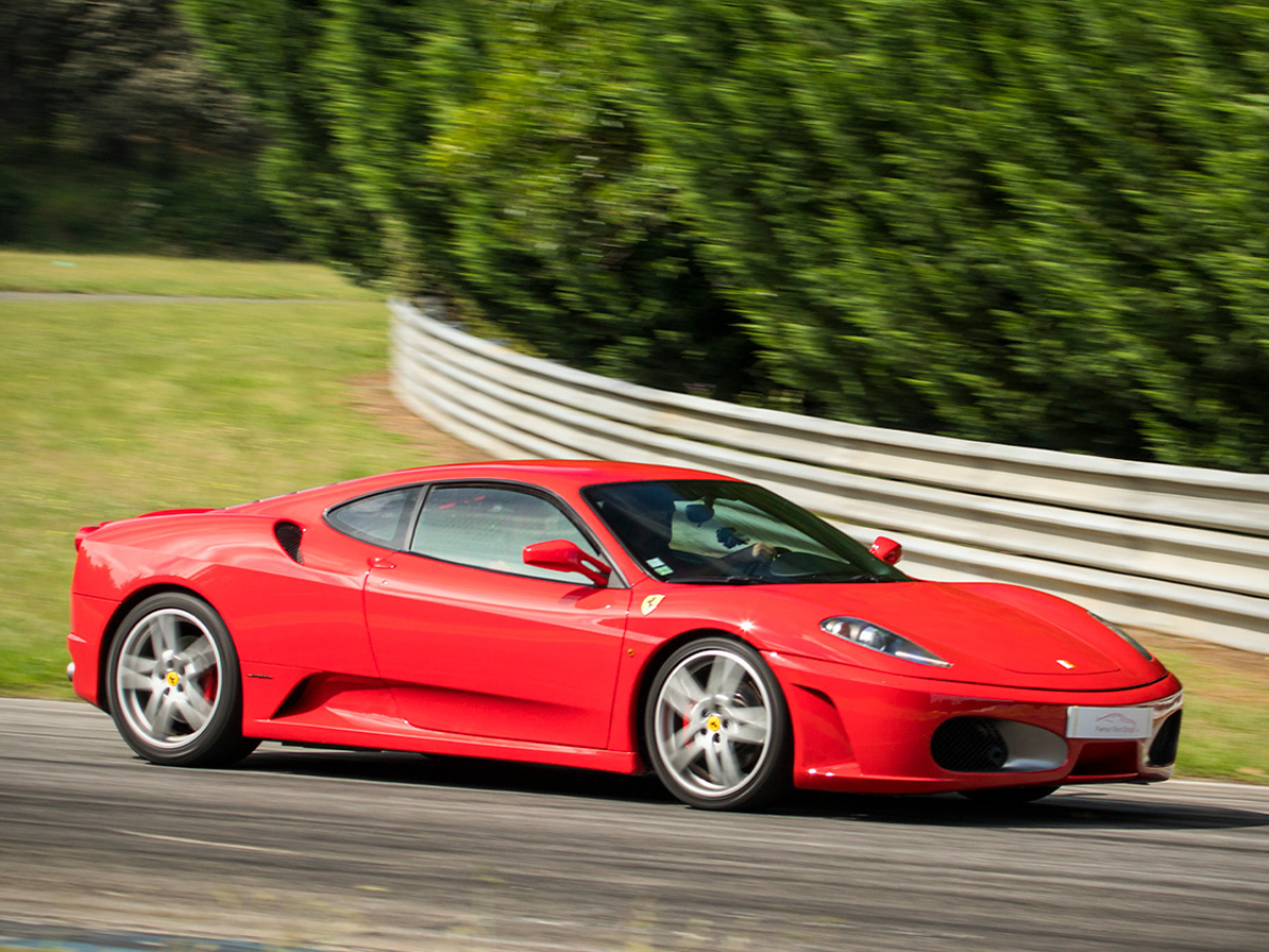 Conduzir-Ferrari-no-Circuito-de-Braga