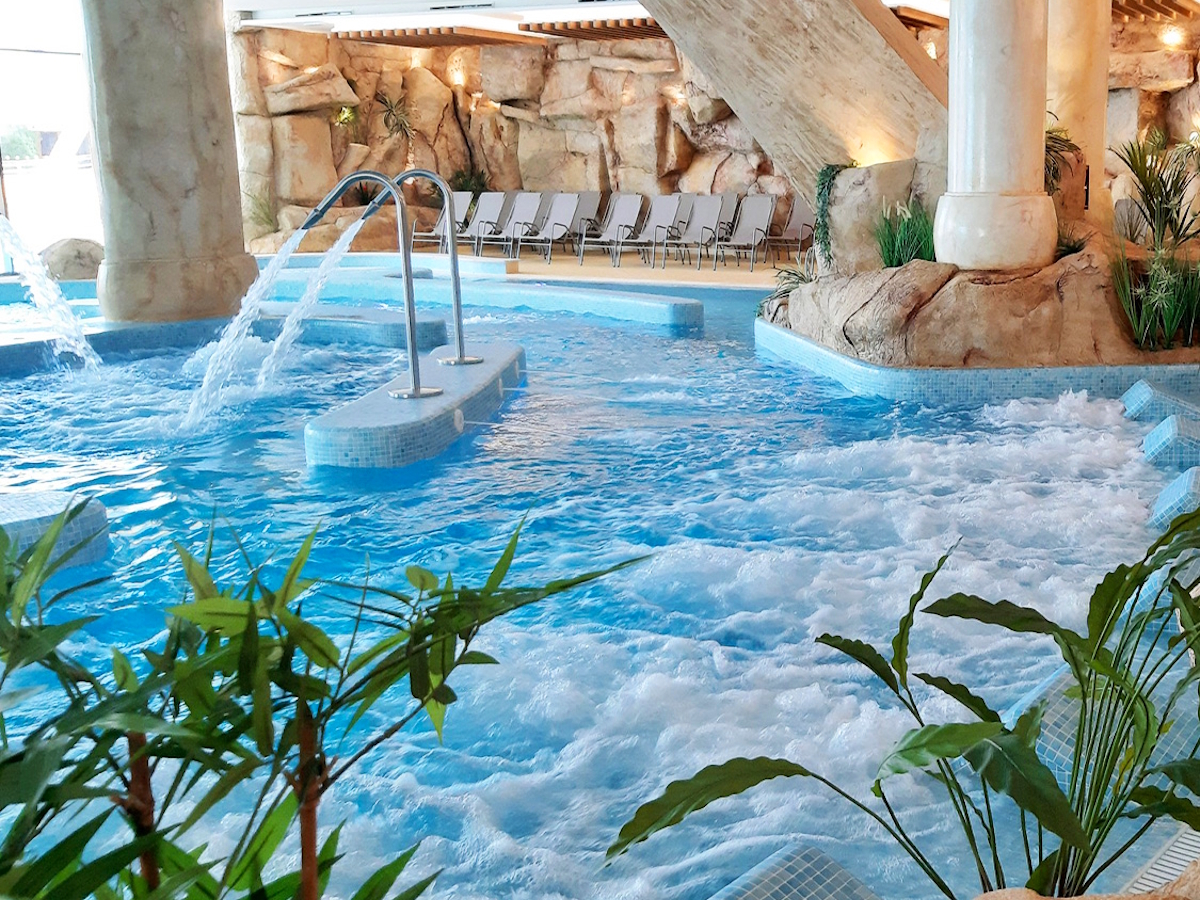 aquashow indoor jacuzzi