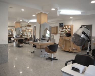 Delfim & Simões Cabeleireiros | Coloração + Hidratação | 2 Pessoas Delfim & Simões Cabeleireiros | Coloração + Hidratação | 2 Pessoas