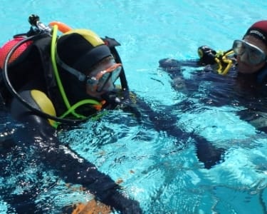 Baptismo de Mergulho em Piscina Baptismo de Mergulho em Piscina