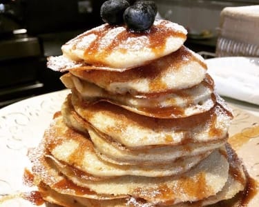 Pirâmide de Panquecas & Sangria a Dois na Casinha do Chá | Caparica