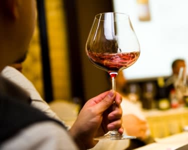 Prova de Vinhos Premium + Visita à Adega e Museu para 2 Pessoas | Manzwine Prova de Vinhos Premium + Visita à Adega e Museu para 2 Pessoas | Manzwine