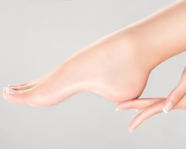 Spa aos Pés + Massagem + Verniz | Sol Estética & Spa Spa aos Pés + Massagem + Verniz | Sol Estética & Spa