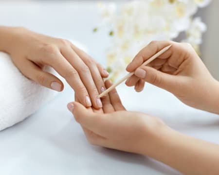 Esfoliação com Hidratação Corporal + Manicure Simples | Giselda Belforth Estética e Beleza Esfoliação com Hidratação Corporal + Manicure Simples | Giselda Belforth Estética e Beleza