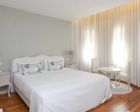 Sundial Gardens & Suites - Gaia | Estadia Romântica com Opção Massagem