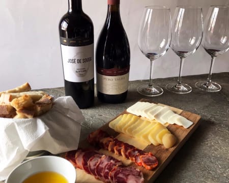 Visita Guiada à Propriedade + Prova de 3 vinhos & Degustação de Produtos Regionais | Adega José de Sousa Visita Guiada à Propriedade + Prova de 3 vinhos & Degustação de Produtos Regionais | Adega José de Sousa