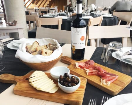 Bairro ao Rio | Sabores à la Carte com Garrafa de Vinho Bairro ao Rio | Sabores à la Carte com Garrafa de Vinho