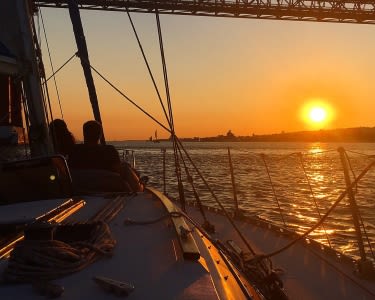 Passeio de Veleiro no Rio Tejo para Até 5 Pessoas | BYX Passeio de Veleiro no Rio Tejo para Até 5 Pessoas | BYX