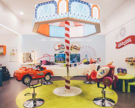 Carrossel Cabeleireiro Infantil - UBBO | Tratamento de Beleza Simples para 2 Crianças