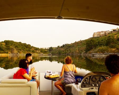 Passeio de Barco no Lago da Barragem do Maranhão para 2 Passeio de Barco no Lago da Barragem do Maranhão para 2