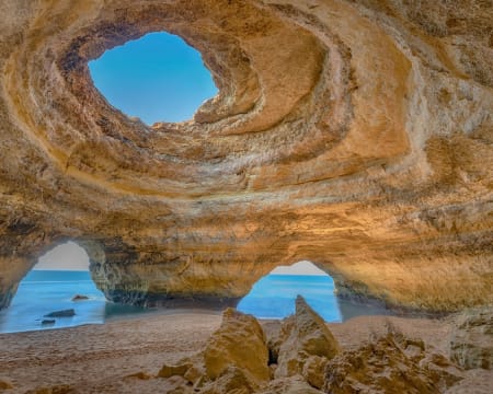 Catamaran Tour para Dois - Visita às Grutas de Benagil e Carvoeiro | Ocean 4 Fun Catamaran Tour para Dois - Visita às Grutas de Benagil e Carvoeiro | Ocean 4 Fun