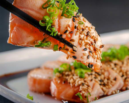 Daisuki | Combinado de 30 Peças de Sushi + Entrada + Temakis