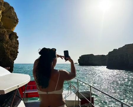 Cruzeiros da Oura | Passeio de Barco ao Pôr do Sol em Loulé Cruzeiros da Oura | Passeio de Barco ao Pôr do Sol em Loulé