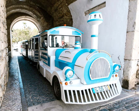 Delgaturis | Passeio de Comboio Turístico | 2 Adultos + 2 Crianças Delgaturis | Passeio de Comboio Turístico | 2 Adultos + 2 Crianças
