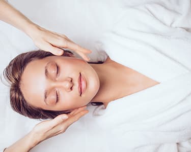 Massagem de Relaxamento ao Rosto | D'ssence Health & Beauty Massagem de Relaxamento ao Rosto | D'ssence Health & Beauty