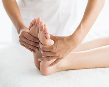 Massagem aos Pés | D'ssence Health & Beauty Massagem aos Pés | D'ssence Health & Beauty