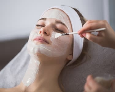 Emília Gomes Cabeleireiros e Estética | Tratamento de Rosto | 2 Pessoas Emília Gomes Cabeleireiros e Estética | Tratamento de Rosto | 2 Pessoas