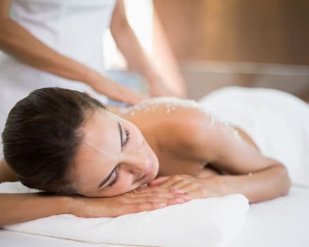 Esfoliação Corporal + Massagem Localizada | 2 Locais à Escolha em Castelo Branco