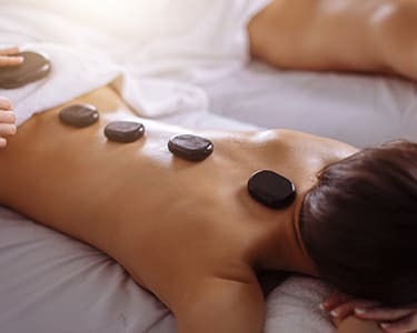 Massagem de Pedras Quentes e Ritual de Chá para 2 | Moita Massagem de Pedras Quentes e Ritual de Chá para 2 | Moita