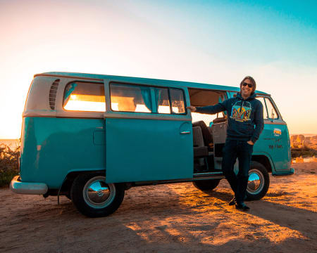 Tour Privada no Algarve em Carrinha Pão-de-Forma a Dois c/ Prova de Vinhos e Petiscos | Happy Van Tour Privada no Algarve em Carrinha Pão-de-Forma a Dois c/ Prova de Vinhos e Petiscos | Happy Van