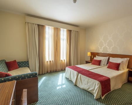 Hotel Eurosol Gouveia | 1 Noite para 2 Adultos + 1 Criança em Quarto Duplo Hotel Eurosol Gouveia | 1 Noite para 2 Adultos + 1 Criança em Quarto Duplo