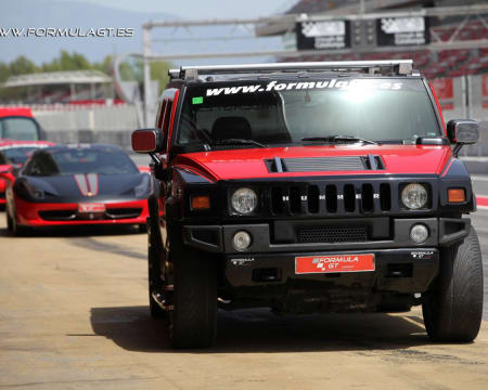 Ao Volante de Velozes Carros de Corrida no Circuito Monteblanco Ao Volante de Velozes Carros de Corrida no Circuito Monteblanco