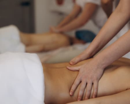 INEFÁVEL Estética Avançada e Bem-Estar | Massagem Relaxante nas Costas | 2 Pessoas