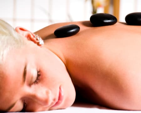 Irma Santos Cabeleireiro I | Massagem com Pedras Quentes Irma Santos Cabeleireiro I | Massagem com Pedras Quentes