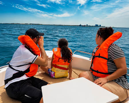 Lusanto Group | Passeio de Barco na Arrábida ao Pôr do Sol | 2 Adultos + 2 Crianças