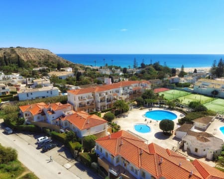 Luz Bay Hotel | 2 Noites com Jantar em Quarto Duplo Luz Bay Hotel | 2 Noites com Jantar em Quarto Duplo