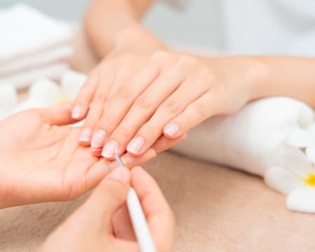 Lucy Hair | Manicure + Pedicure Simples Lucy Hair | Manicure + Pedicure Simples