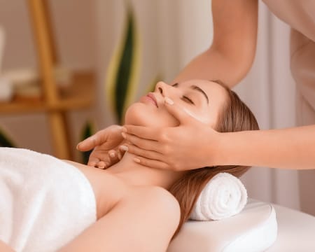 Luster Hotel | SPA & Massagem Ou Express Facial | 2 Pessoas Luster Hotel | SPA & Massagem Ou Express Facial | 2 Pessoas