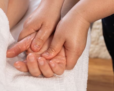 Miranda Massagens | Massagem nas Mãos