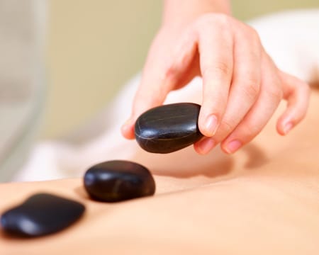 Solário Morena Pimenta | Massagem com Pedras Quentes Solário Morena Pimenta | Massagem com Pedras Quentes