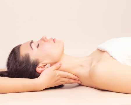 Massagem ao Pescoço e Ombros | Clínica Lux - Massamá Massagem ao Pescoço e Ombros | Clínica Lux - Massamá