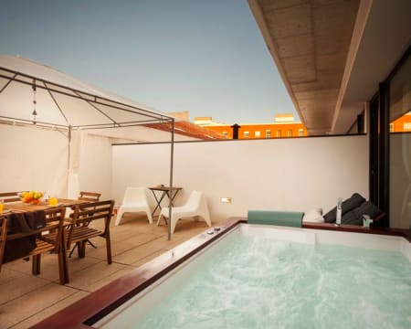 Master Suites - Aveiro | Estadia Romântica com Jacuzzi Privado