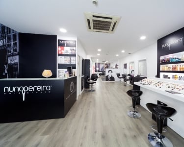 Nuno Pereira Hair Studio | Coloração Crescimento com Hidratação e Corte ao Cabelo Nuno Pereira Hair Studio | Coloração Crescimento com Hidratação e Corte ao Cabelo