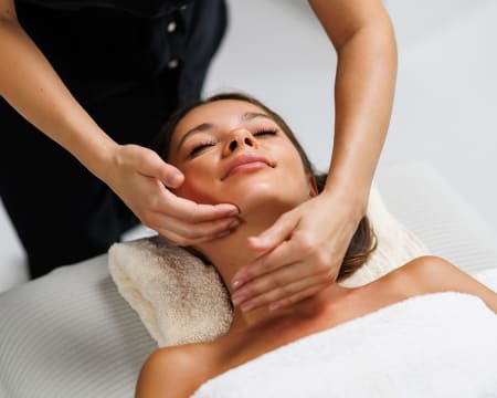 Oásis - Espaço Terapêutico | Massagem Facial ou Spa de pés