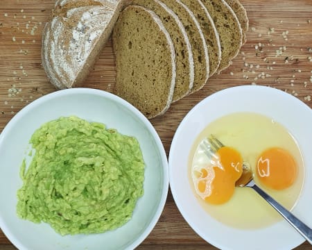 Receita de Tosta de Ovo e Abacate com Sementes de Cânhamo | Pachamama - Padaria Biológica Receita de Tosta de Ovo e Abacate com Sementes de Cânhamo | Pachamama - Padaria Biológica