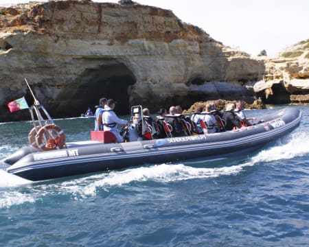 Seadolphins Algarve | Passeio Costeiro às Grutas de Benagil | 1 Adulto + 1 Criança Seadolphins Algarve | Passeio Costeiro às Grutas de Benagil | 1 Adulto + 1 Criança