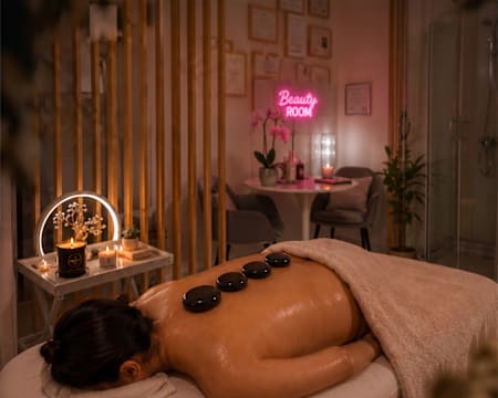 Paula Ribeiro Estética Avançada | Massagem com Pedras Quentes ou Desportiva | 2 Pessoas