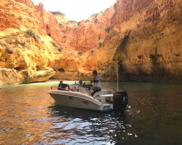 Passeio de Barco com Visita às Grutas de Benagil Passeio de Barco com Visita às Grutas de Benagil