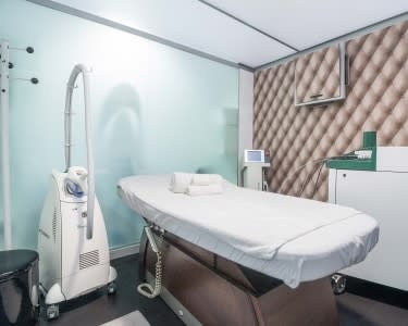 Limpeza facial, Microdermoabrasão e Aplicação de Moléculas a 2 | PharmaEstetic Limpeza facial, Microdermoabrasão e Aplicação de Moléculas a 2 | PharmaEstetic