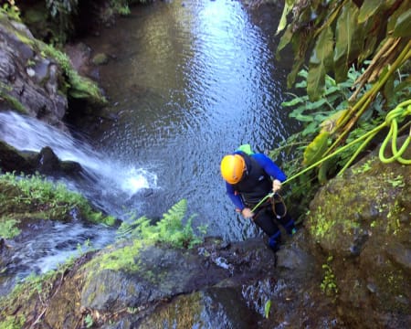 Canyoning na Ribeira dos Caldeirões | Picos de Aventura Canyoning na Ribeira dos Caldeirões | Picos de Aventura