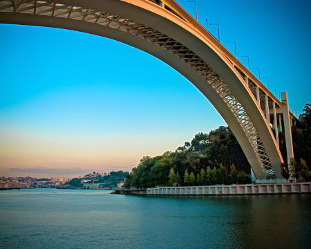 Cruzeiro das 6 Pontes com Prova de Vinho a Bordo | RentDouro Cruzeiro das 6 Pontes com Prova de Vinho a Bordo | RentDouro