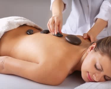 Massagem com Pedras Quentes | Ponte D´Equilíbrio Massagem com Pedras Quentes | Ponte D´Equilíbrio